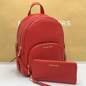Michael Kors Jaycee Md Backpack
Chili & JST Travel Lg CONTINENTAL Wallet